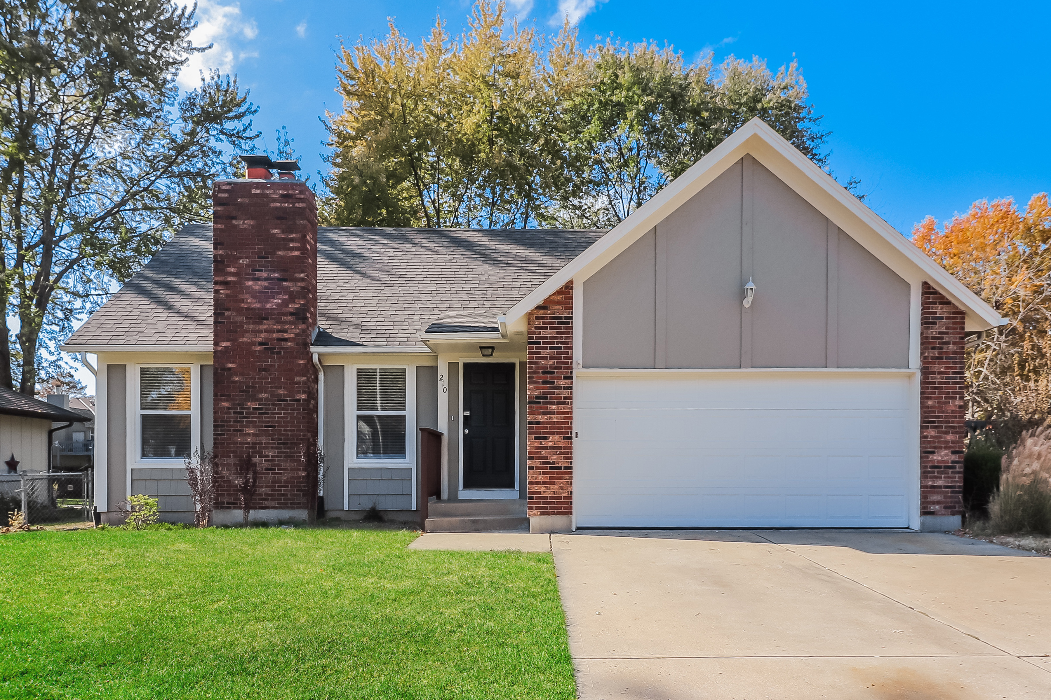 210 N HUNTSMAN BLVD RAYMORE, MO 64083